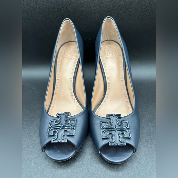 Tory Burch Melinda Peep Toe Wedges Pump Size 8M Navy Blue Leather 3.5" Heel $395 - Picture 1 of 7